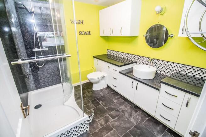 Downstairs En Suite