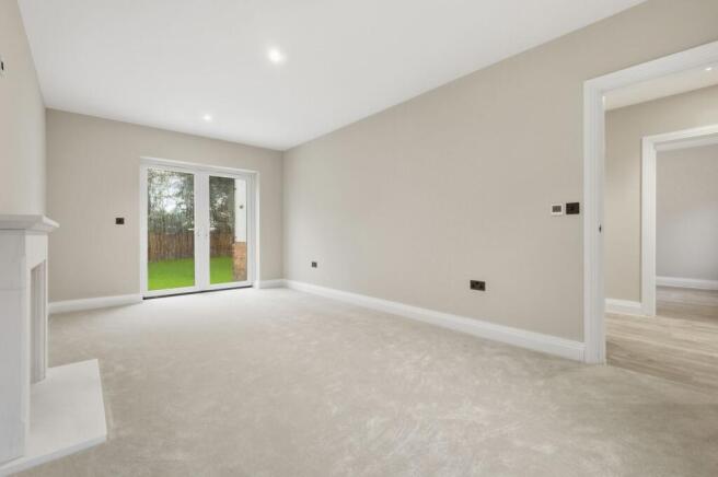 Hall Lane, Shenfield, Brentwood, CM15 photo 4