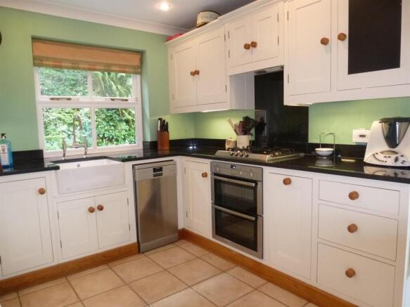 Hawthorn Cottage kitchen 2.JPG