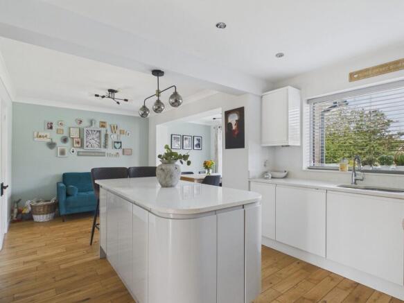 4 bed Semi-Detached for sale Image 6
