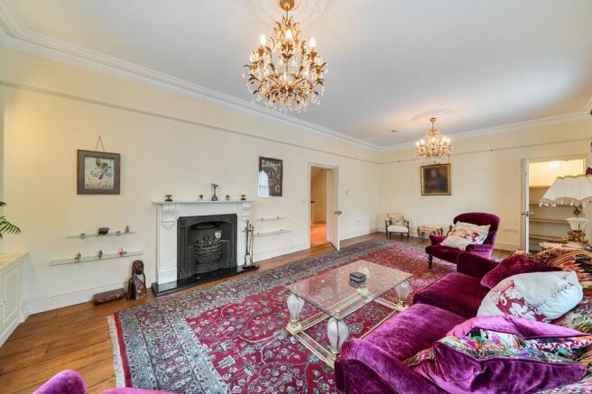 5 bed Semi-Detached for sale Image 7