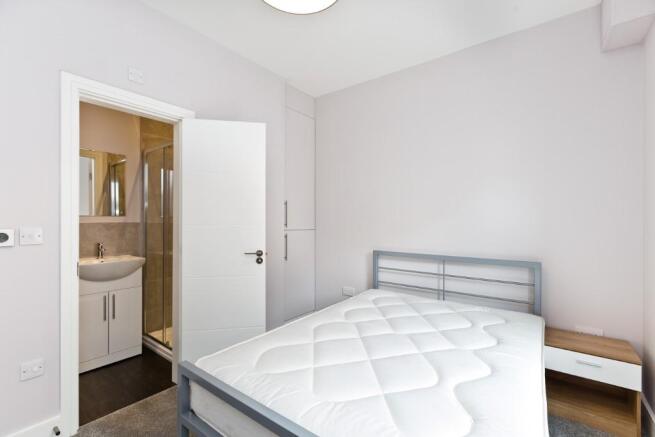 2 bed Apartment to rent Image 10