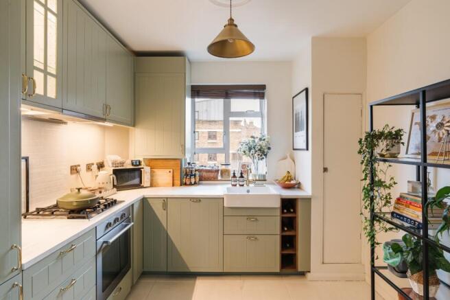 2-bed flat on Fairfield Drive, 
Wandsworth, SW18, £450,000