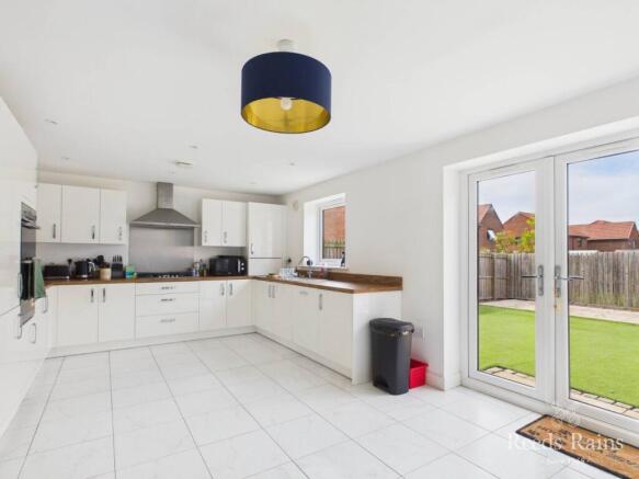 4 bed Detached for sale Image 6
