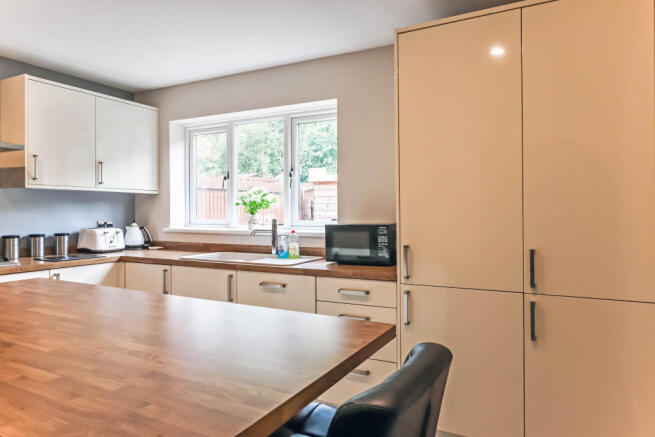 Kitchen 4.JPG