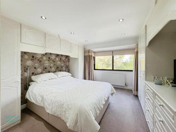4 bed Detached for sale Image 12