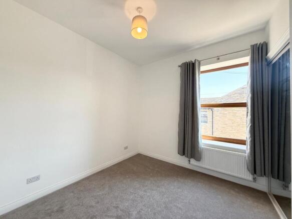 2 bed End of Terrace to rent Image 11