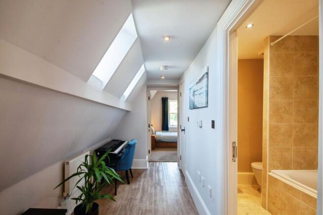 2 bed Apartment for sale Image 11