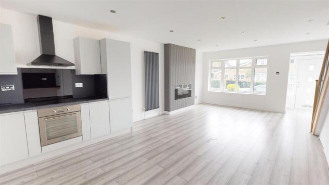 3 bed Semi-Detached for sale Image 8