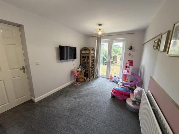 4 bed Semi-Detached for sale Image 12