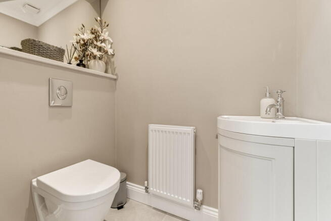 4 bed Detached for sale Image 10