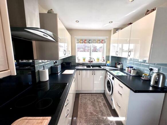 3 bed Terraced for sale Image 10