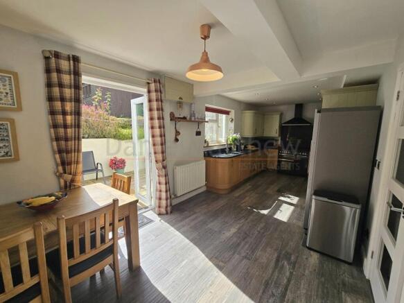 KITCHEN/DINER/FAMILY ROOM