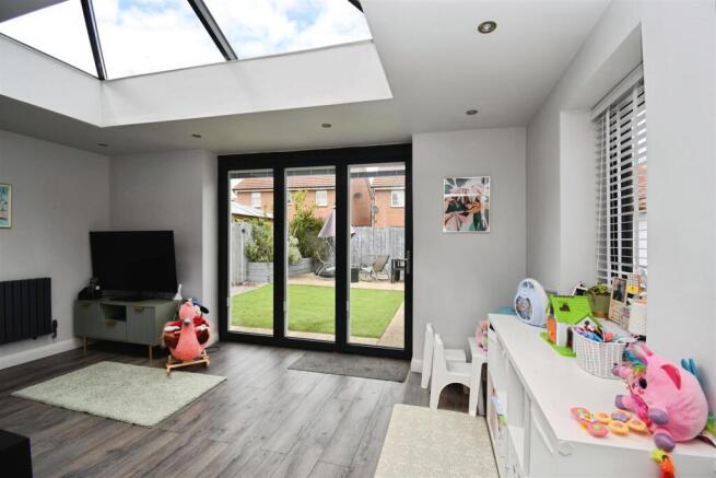 4 bed Detached for sale Image 9