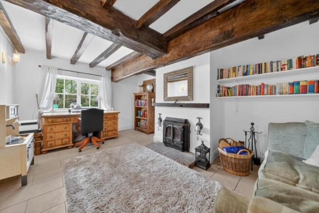 5 bed Detached for sale Image 8