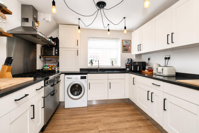 3 bed Semi-Detached for sale Image 7