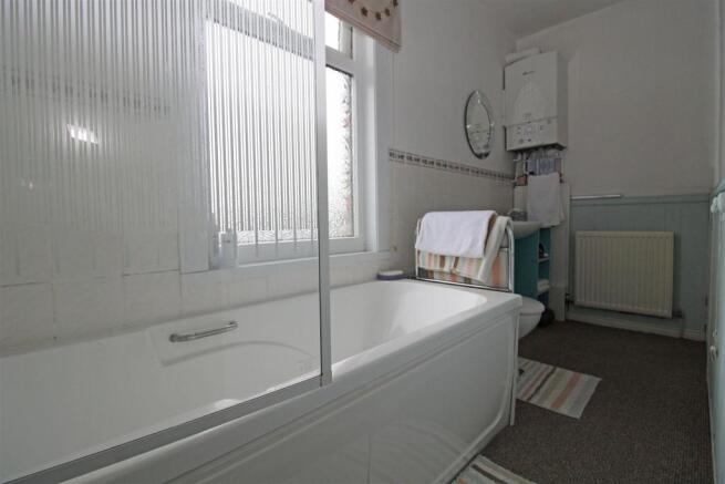 Bathroom..jpg
