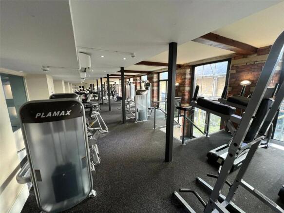 2 bed Apartment for sale Image 11