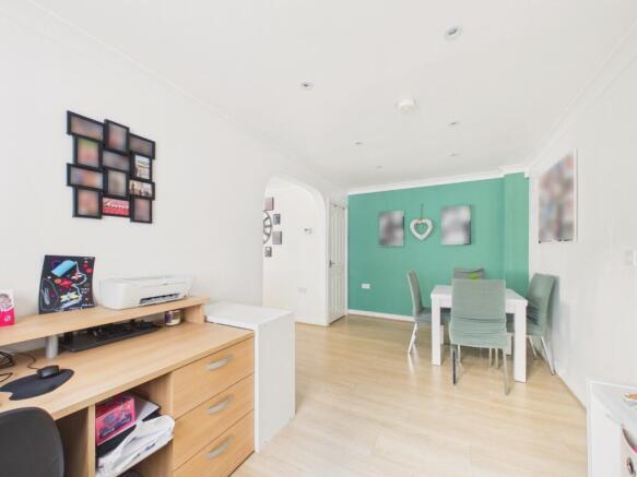 3 bed Semi-Detached for sale Image 9
