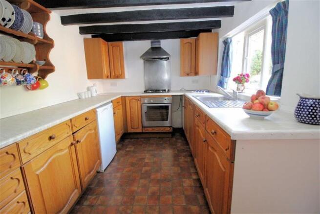 FITTED KITCHEN