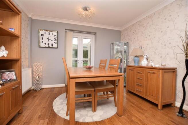 LIVING/DINING ROOM