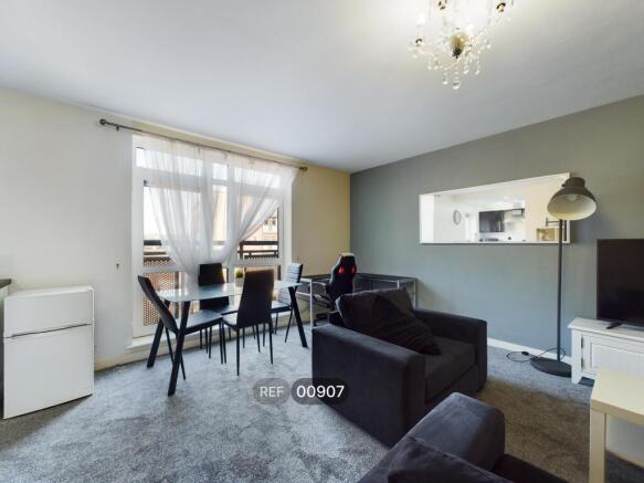 2 bed Apartment to rent Image 4