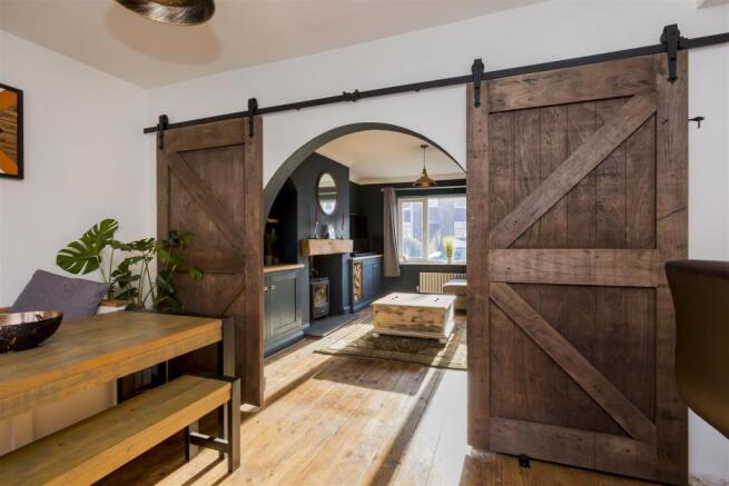 ENTRANCE INTO LOUNGE