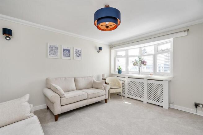 4 Ravenswood Drive_2.jpg