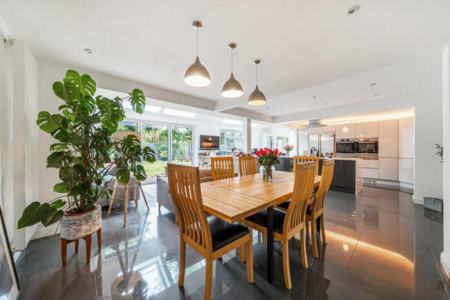 1302727-10-683f40...