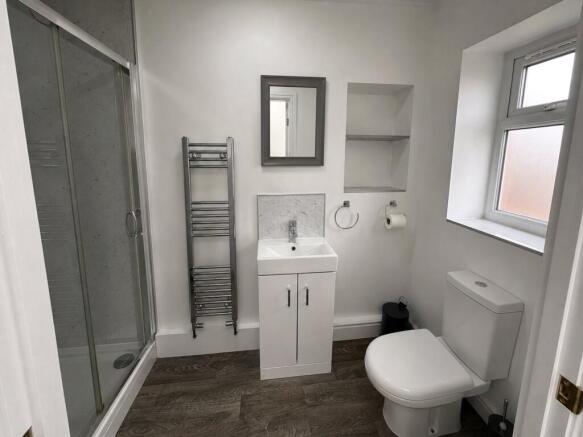 5 bed Semi-Detached for sale Image 8