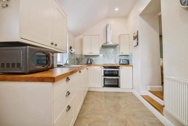 4 bed Terraced for sale Image 7