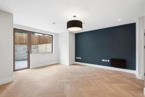 38, Lynton Road, London W3 9HP