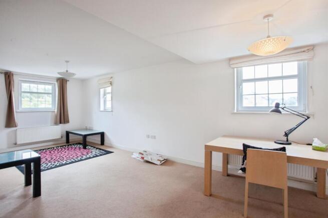 2 bed Apartment for sale Image 8