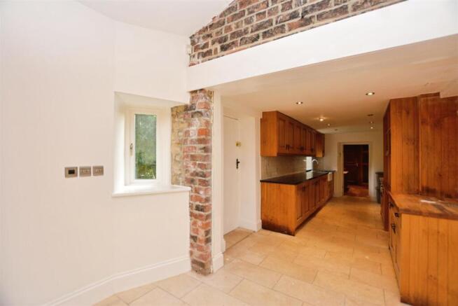 4 bed Detached for sale Image 7