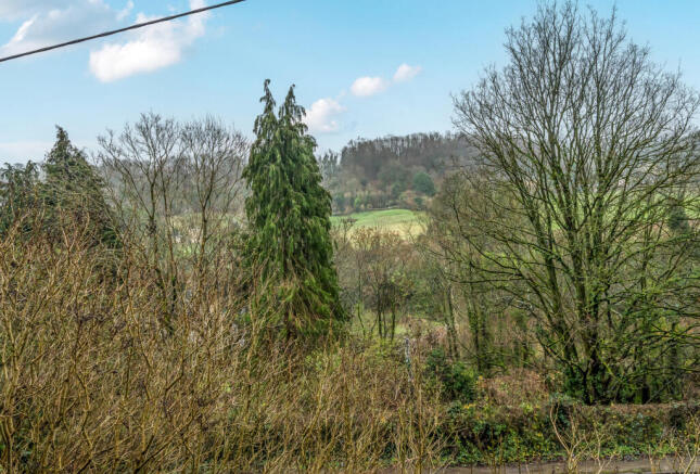 1385983-4-6942c32...