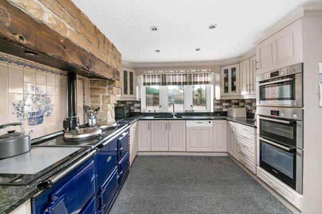 5 bed Detached for sale Image 6