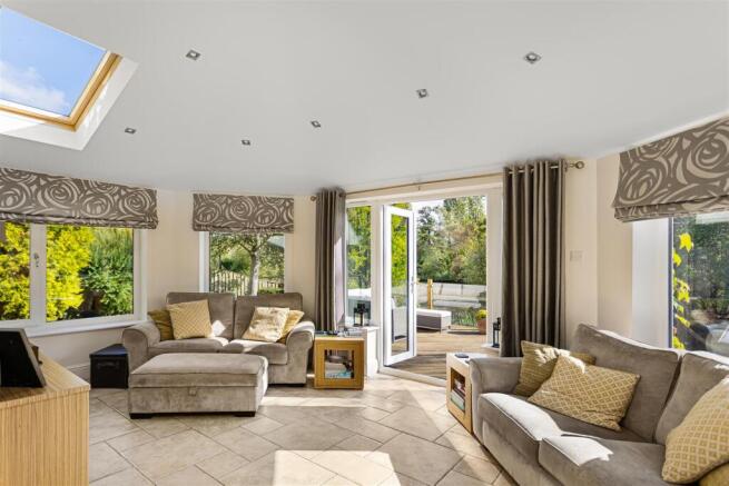4 bed Detached for sale Image 10