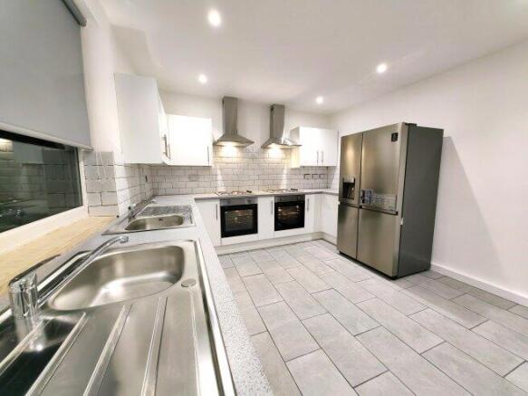 6 bed House Share to rent Image 7