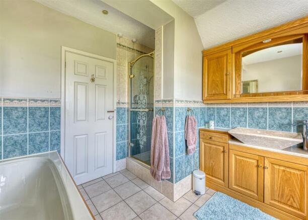 Awbridge House-bath3.jpg