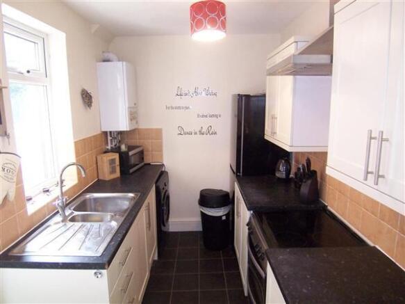 FITTED KITCHEN