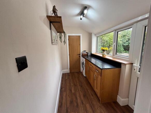 3 bed Semi-Detached for sale Image 10