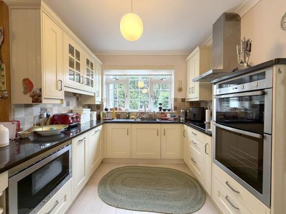 4 bed Detached for sale Image 9