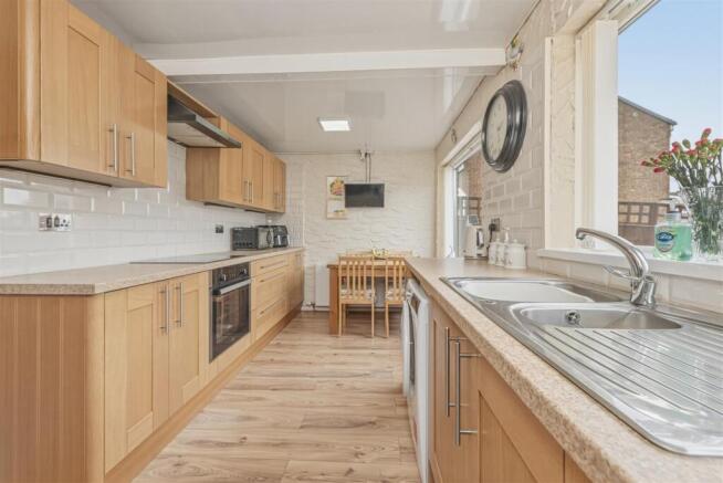 3 bed Terraced for sale Image 8