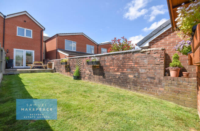 Two Bedroom Cottage with Upstairs Shower Room