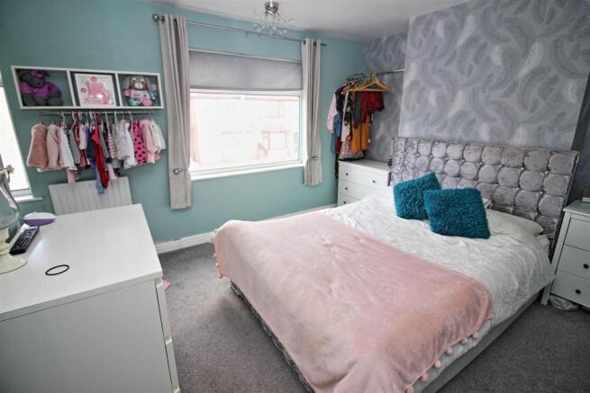 bedroom 1 a.JPG