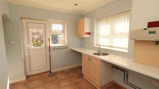 3 broadgates utility room.jpg