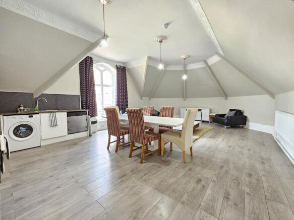 1 bed Detached to rent Image 5
