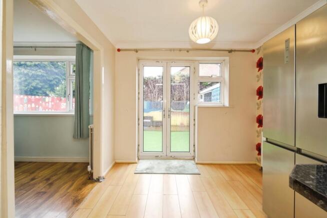 4 bed Semi-Detached for sale Image 5