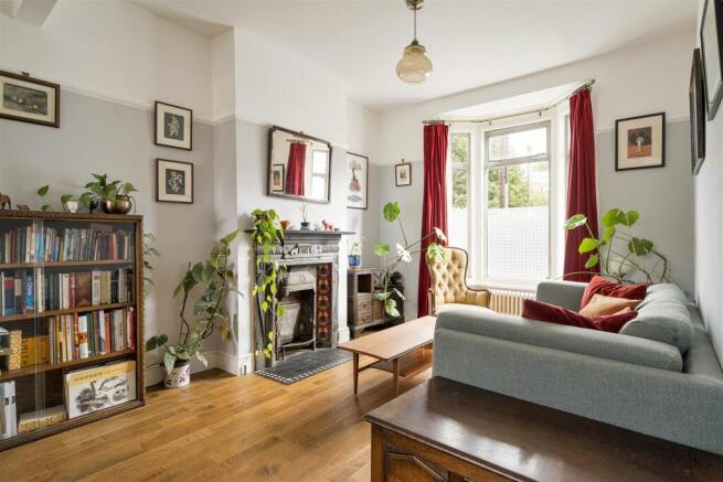 Chestnut Avenue, E7