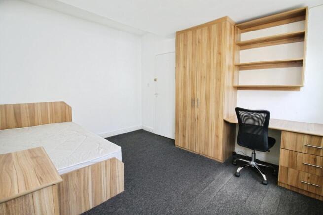 3 bed Terraced to rent Image 5